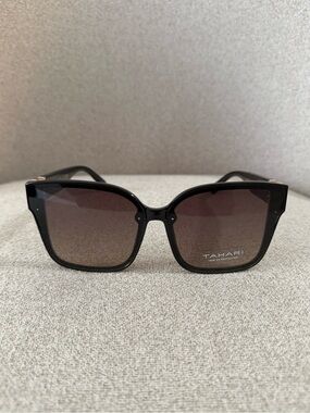 Tahari Women’s Oversized Square Sunglasses Black Frame TH938 OX NEW